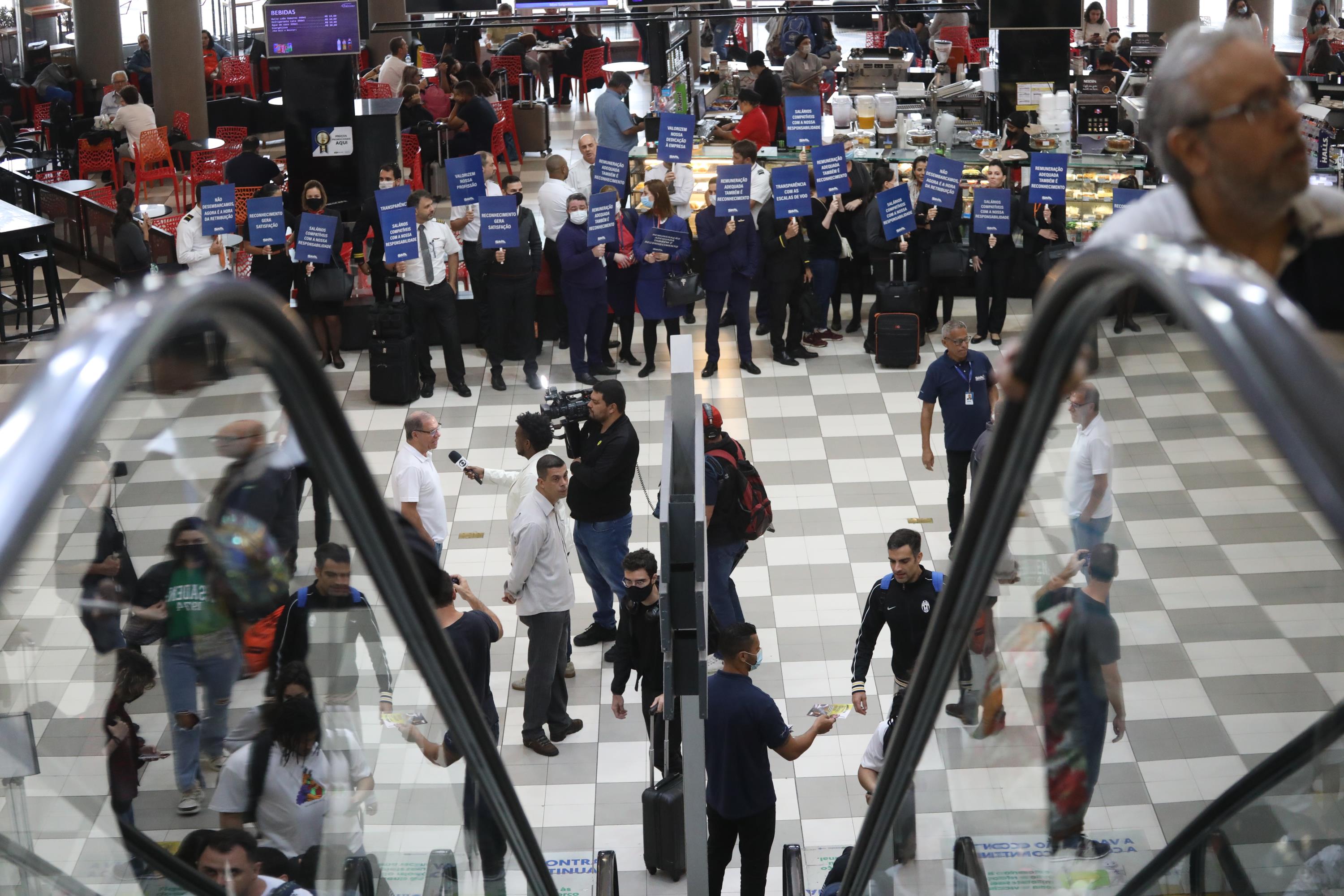 Transtornos causados pela greve de tripulantes, no aeroporto de Congonhas (SP), na terça (20) (RENATO S. CERQUEIRA/FUTURA PRESS/ESTADÃO CONTEÚDO)