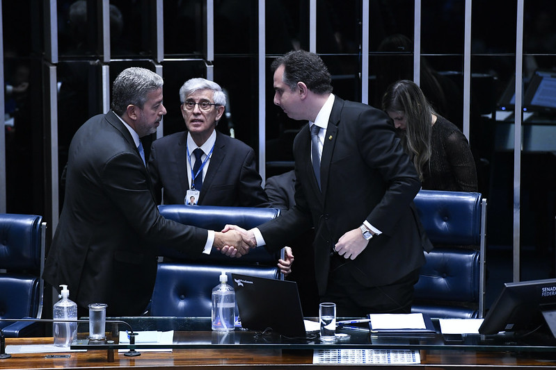 Os presidentes da Câmara dos Deputados, Arthur Lira (PP-AL), e do Senado Federal, Rodrigo Pacheco (PSD-MG), em sessão solene do Congresso Nacional (Foto: Roque de Sá/Agência Senado)