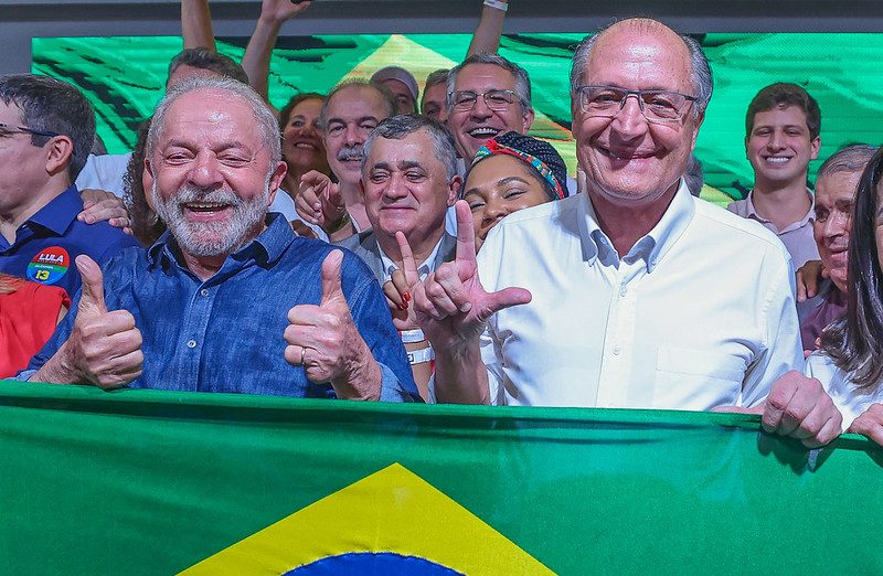 O presidente eleito, Luiz Inácio Lula da Silva (PT), e o vice, Geraldo Alckmin (PSB), após a vitória nas urnas (Foto: Ricardo Stuckert)