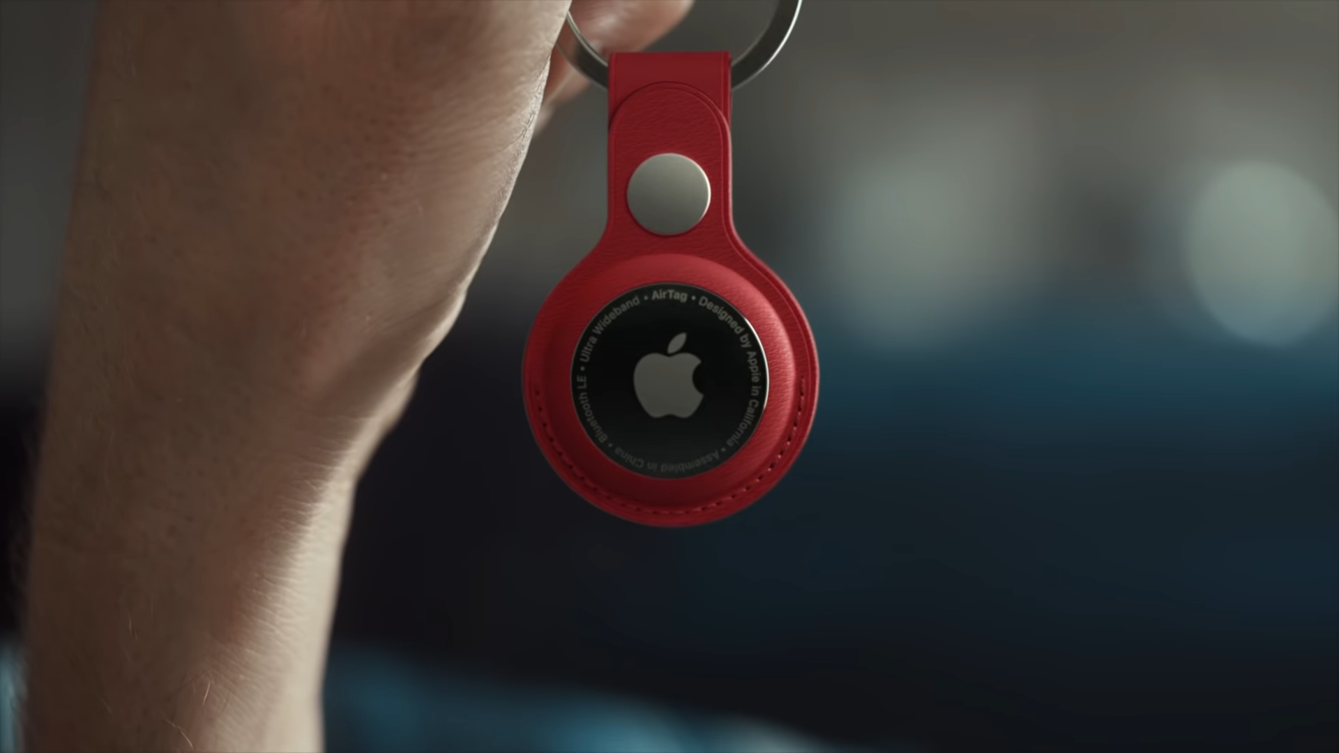 AirTag é um dispositivo da Apple que usa outros aparelhos da marca transmitir geolocalização. Foto: Divulgação