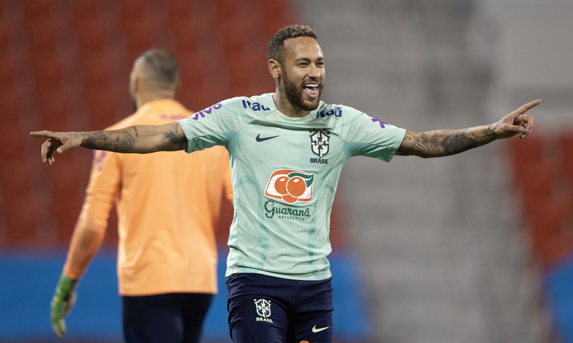 Neymar treina durante a Copa do Mundo do Catar, após lesão no tornozelo (Foto: Lucas Figueiredo/CBF)