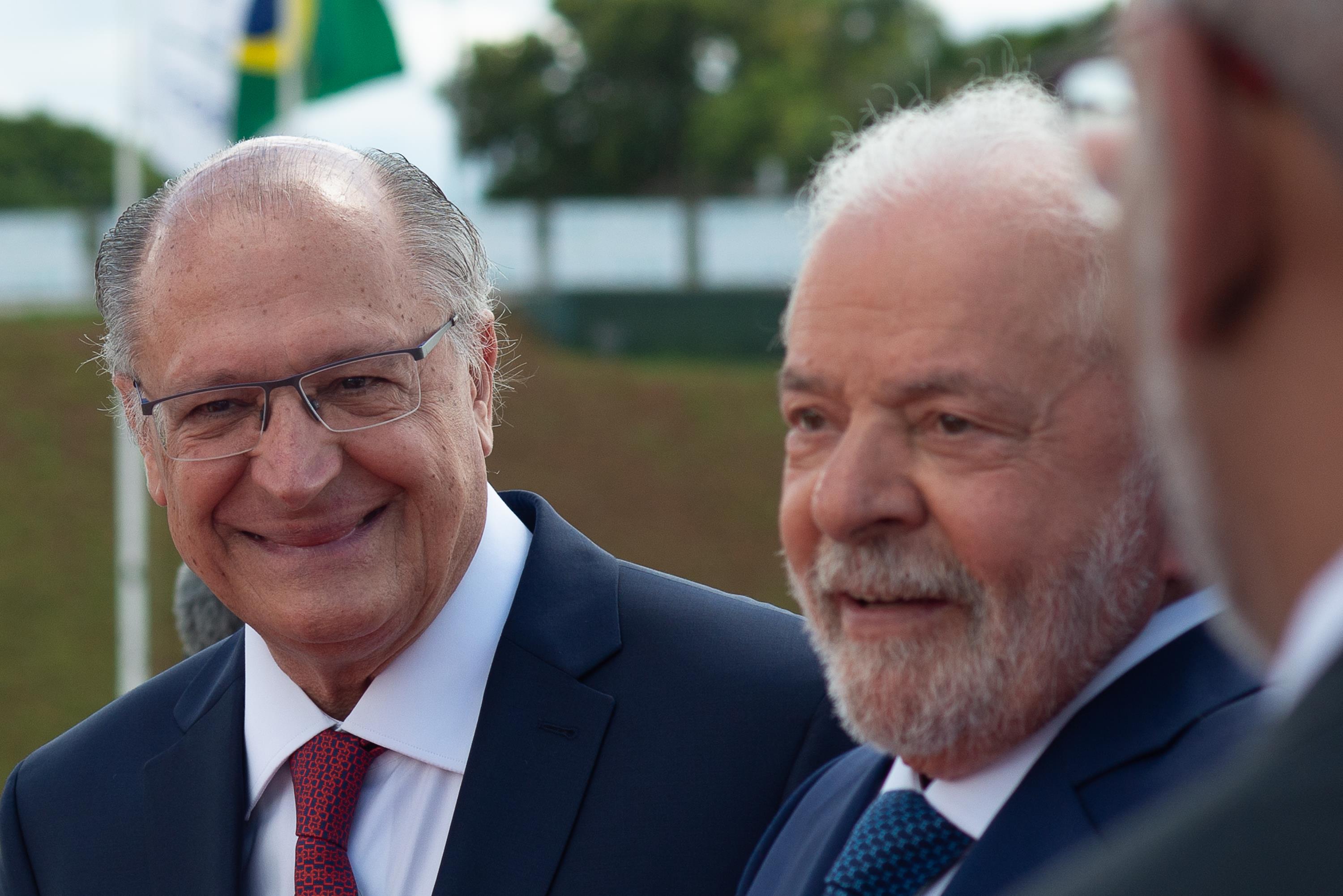 SP - LULA-RAMPA-CONGRESSO-NACIONAL-POSSE - GERAL - O presidente Lula e o vice presidente Geraldo Alckmin durante chegada ao Congresso Nacional, na cidade de Brasília, DF, neste domingo, 01. 01/01/2023 - Foto: MATHEUS W ALVES/FUTURA PRESS/FUTURA PRESS/ESTADÃO CONTEÚDO