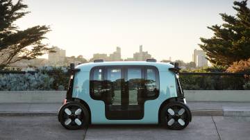 Zoox L5 Fully Autonomous, All-electric Robotaxi at Coit Tower San Francsico, da Amazon