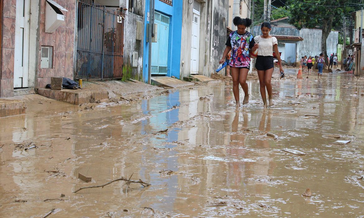 Fortes chuvas atingem litoral de SP (Foto: Rovena Rosa/Agência Brasil)