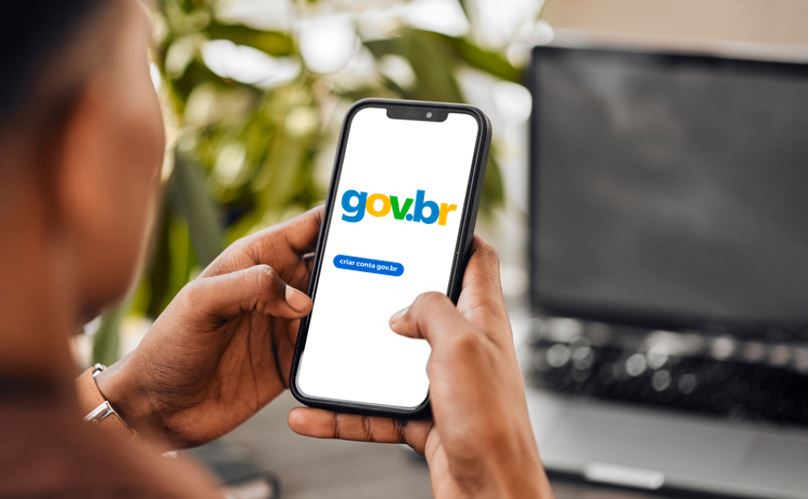 (Getty Images/ Montagem IM com reprodução site Governo Federal)