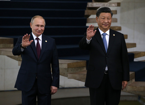Vladimir Putin e Xi Jinping (Foto: Mikhail Svetlov/Getty Images)