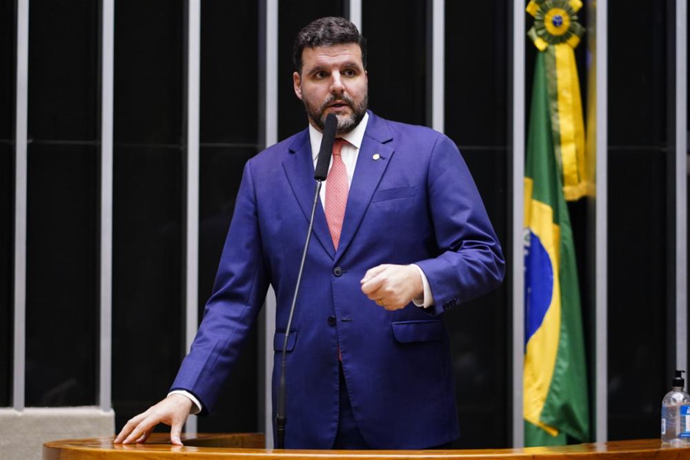 O deputado federal Pedro Lupion (PP-PR), presidente da Frente Parlamentar Agropecuária (FPA) discursa no plenário da Câmara (Foto: Pablo Valadares/Câmara dos Deputados)