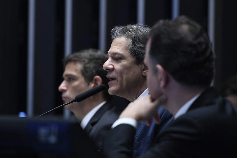 O ministro da Fazenda, Fernando Haddad (PT), participa de sessão de debates temáticos destinada a discutir o tema "Juros, Inflação e Crescimento" (Foto: Edilson Rodrigues/Agência Senado)