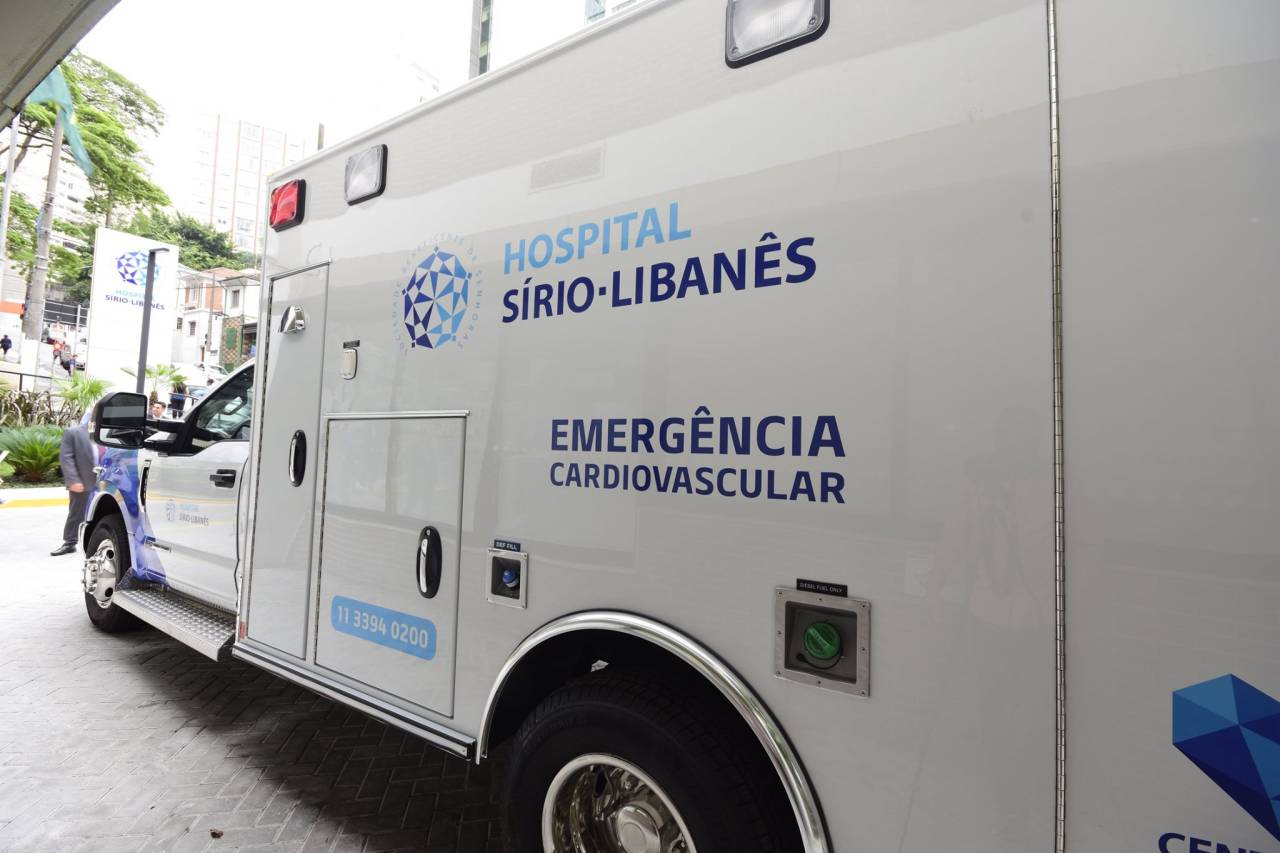 Durante o trajeto, ambulância 5G do Sírio-Libânes compartilha os sinais vitais do paciente com equipe do hospital