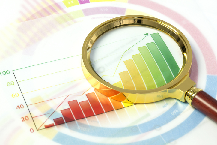 http://teekid.com/istockphoto/banner/banner3.jpgFinancial Analyzing-Business Growth