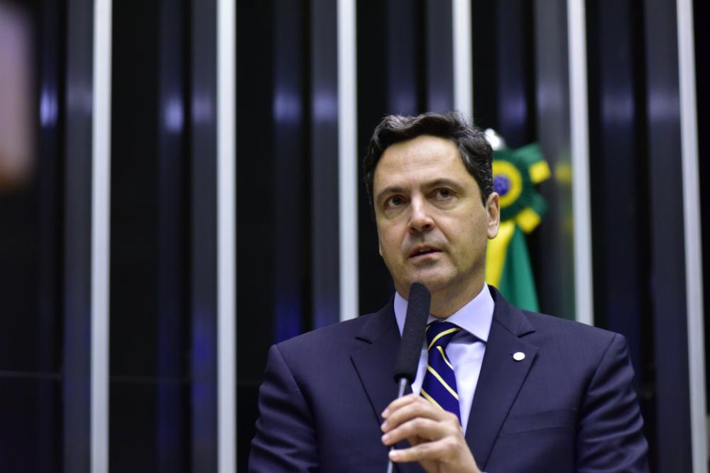 O deputado federal Luiz Philippe de Orleans e Bragança (PL-SP) discursa em sessão plenária (Zeca Ribeiro/Câmara dos Deputados)