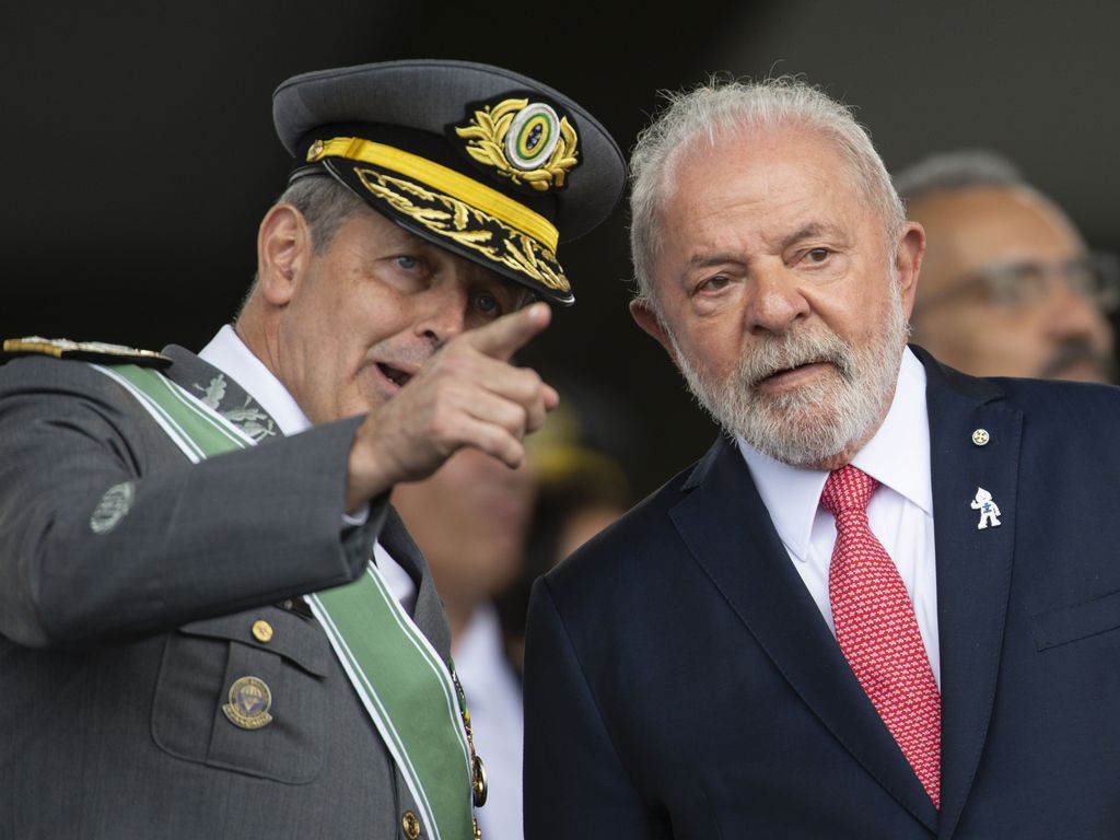 Brasília (DF), 19/04/2023 - O comandante do Exército, General Tomás Paiva, e o presidente Luiz Inácio Lula da Silva, e o durante cerimônia comemorativa do Dia do Exército, no Quartel-General do Exército, em Brasília. Foto: Marcelo Camargo/Agência Brasil