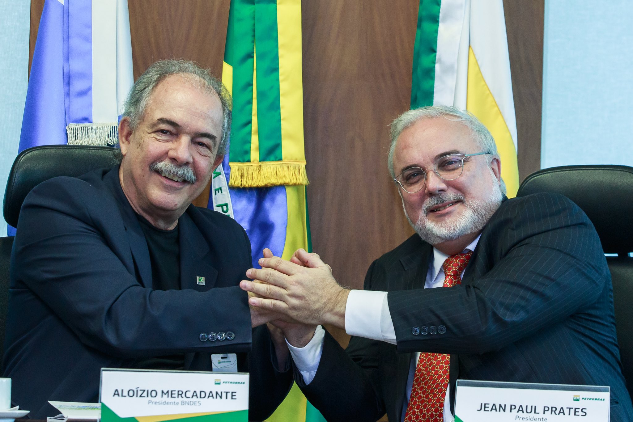 O presidente do Banco Nacional de Desenvolvimento Econômico e Social (BNDES), Aloizio Mercadante, e o presidente da Petrobras, Jean Paul Prates, posam para foto (Foto: redes sociais)