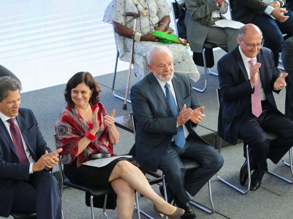 Brasília, 26/09/2023 O presidente da República, Luiz Inácio Lula da Silva, o vice-presidente e ministro do Desenvolvimento, Indústria, Comércio e Serviços, Geraldo Alckmin, e a ministra da Saúde, Nisia Trindade, apresentam as estratégias para fortalecimento do Complexo Econômico e Industrial da Saúde Foto: Fabio Rodrigues-Pozzebom/ Agência Brasil