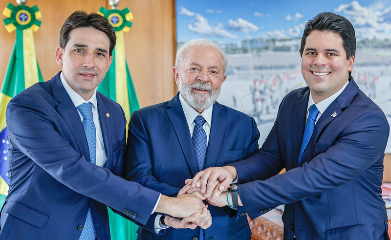 O presidente Luiz Inácio Lula da Silva (PT) dá posse a Silvio Costa Filho (Republicanos-PE) no Ministério dos Portos e Aeroportos, e a André Fufuca (PP-MA), no Ministério do Esporte (Foto: Ricardo Stuckert/PR)