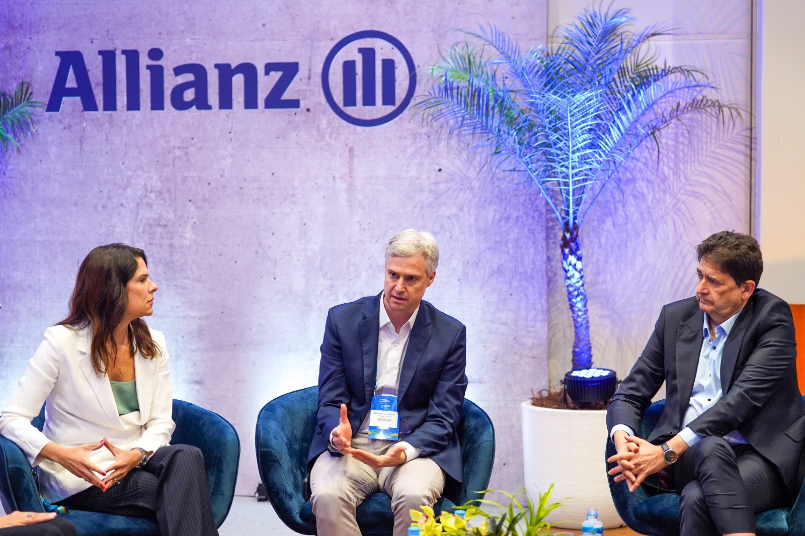 Da esquerda para direita: Karine Barros, diretora executiva Comercial da Allianz Seguros
Luciano Calheiros, diretor executivo de Negócios Corporativos da Allianz Seguros 
Eduard Folch, presidente da Allianz Seguros