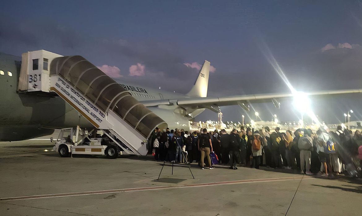 Brasileiros estão deixando Israel em KC-30 (Airbus A330 200), da Força Aérea Brasileira, desde 10 de outubro (Foto: FAB)