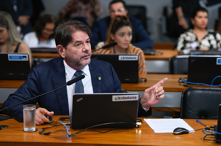 O senador Cid Gomes (PDT-CE), relator na Comissão de Desenvolvimento Regional (CDR) do Projeto de Lei 2.006/2023, que prorroga os incentivos fiscais para empresas nas áreas de atuação das Superintendências de Desenvolvimento da Amazônia (Sudam) e do Nordeste (Sudene) até 2028 (Foto: Agência Senado)