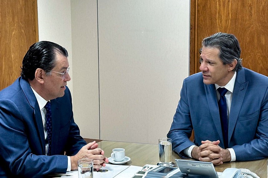 O senador Eduardo Braga (MDB-AM), relator da Reforma Tributária no Senado, se reúne com Fernando Haddad (PT), ministro da Economia (Foto: Divulgação)