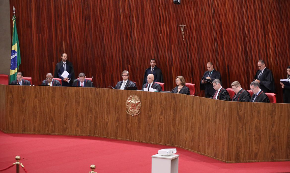 Sessão plenária do Tribunal Superior Eleitoral (TSE) em 10/10/2023 (Foto: TSE)