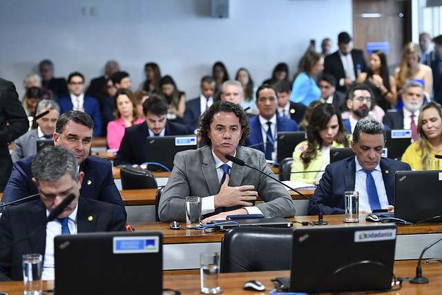 Flávio Bolsonaro (PL-RJ); Veneziano Vital do Rêgo (MDB-PB);
Mecias de Jesus (Republicanos-RR). Foto: Geraldo Magela/Agência Senado