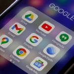 Logotipos de aplicativos Google na tela de um iPhone (Chesnot/Getty Images)