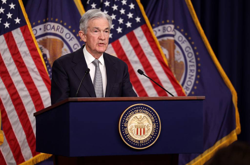 O presidente do Federal Reserve, Jerome Powell fala durante entrevista após reunião do Fomc (Kevin Dietsch/Getty Images)