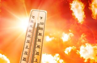 Montagem fotográfica mostra termômetro marcando acima de 40º Celsius em alusão às ondas de calor extremo, mudanças climáticas e a chegada do verão