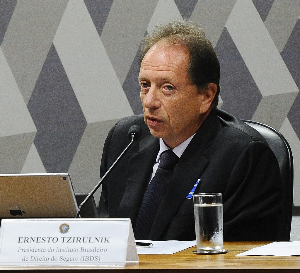 O advogado Ernesto_Tzirulnik participa de Comissão de Constituição, Justiça e Cidadania (CCJ) para discutir o PLC 29/2017, que cria a nova lei geral de seguros. (Foto: Geraldo Magela/Agência Senado)