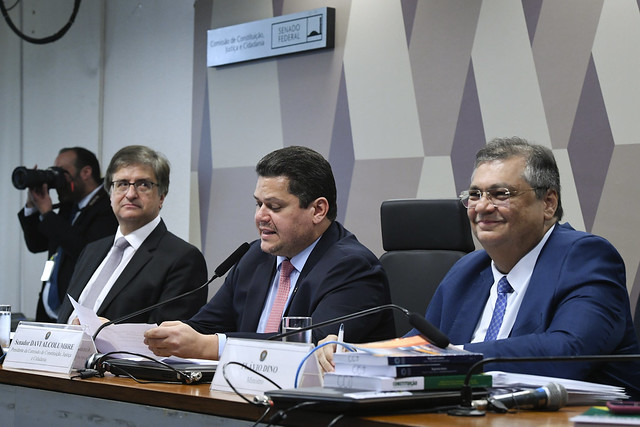 Paulo Gonet, indicado à PGR; senador Davi Alcolumbre (União-AP);
e o ministro da Justiça, Flávio Dino, indicado para assumir cargo de ministro no STF. Foto: Edilson Rodrigues/Agência Senado