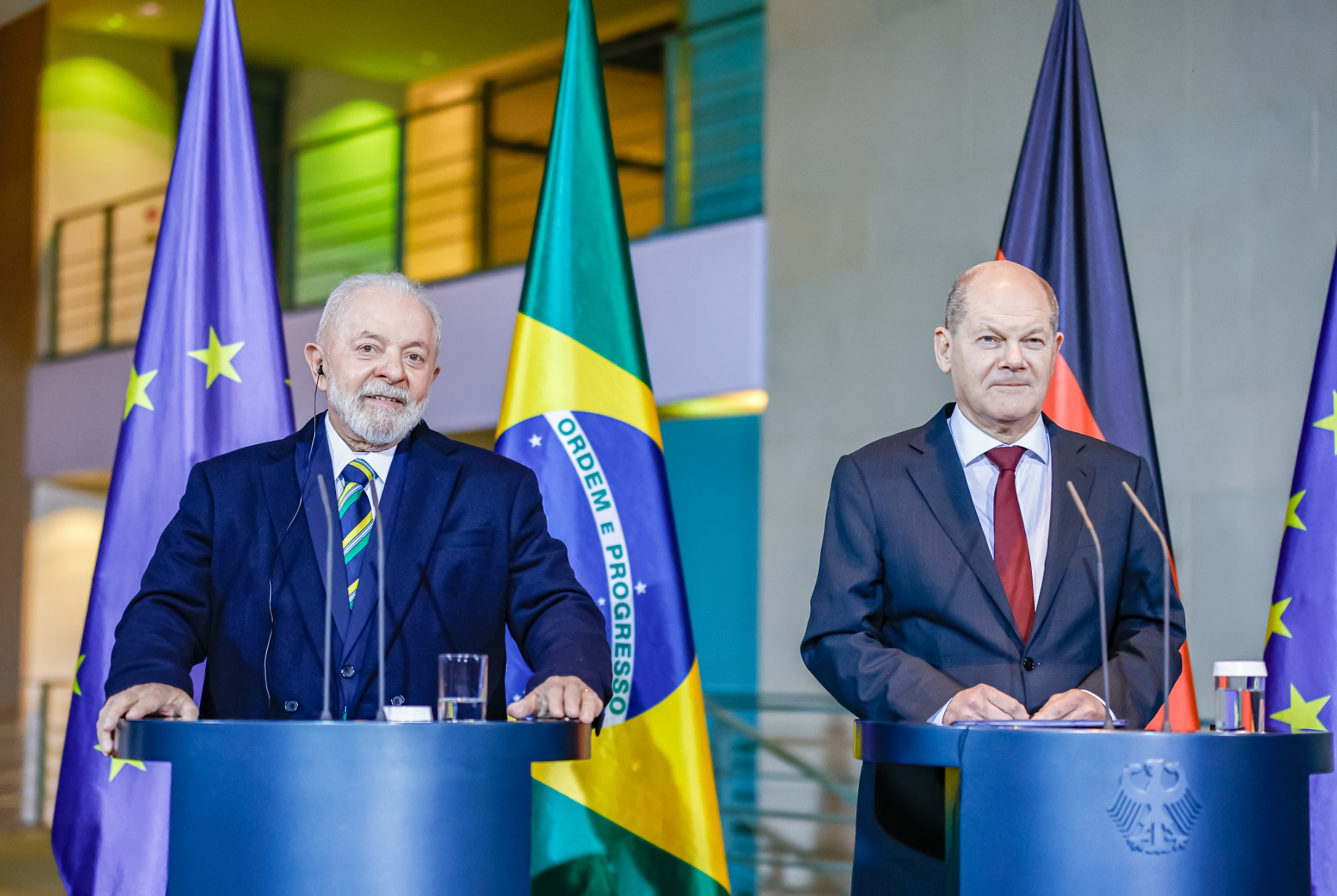 Lula ao lado de Olaf Scholz, em Berlim. Foto: Ricardo Stuckert/PR