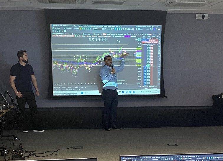 Aliakyn Pereira de Sá, o Kyn, e Guilherme Muniz, durante a apresentação para os clientes da XP