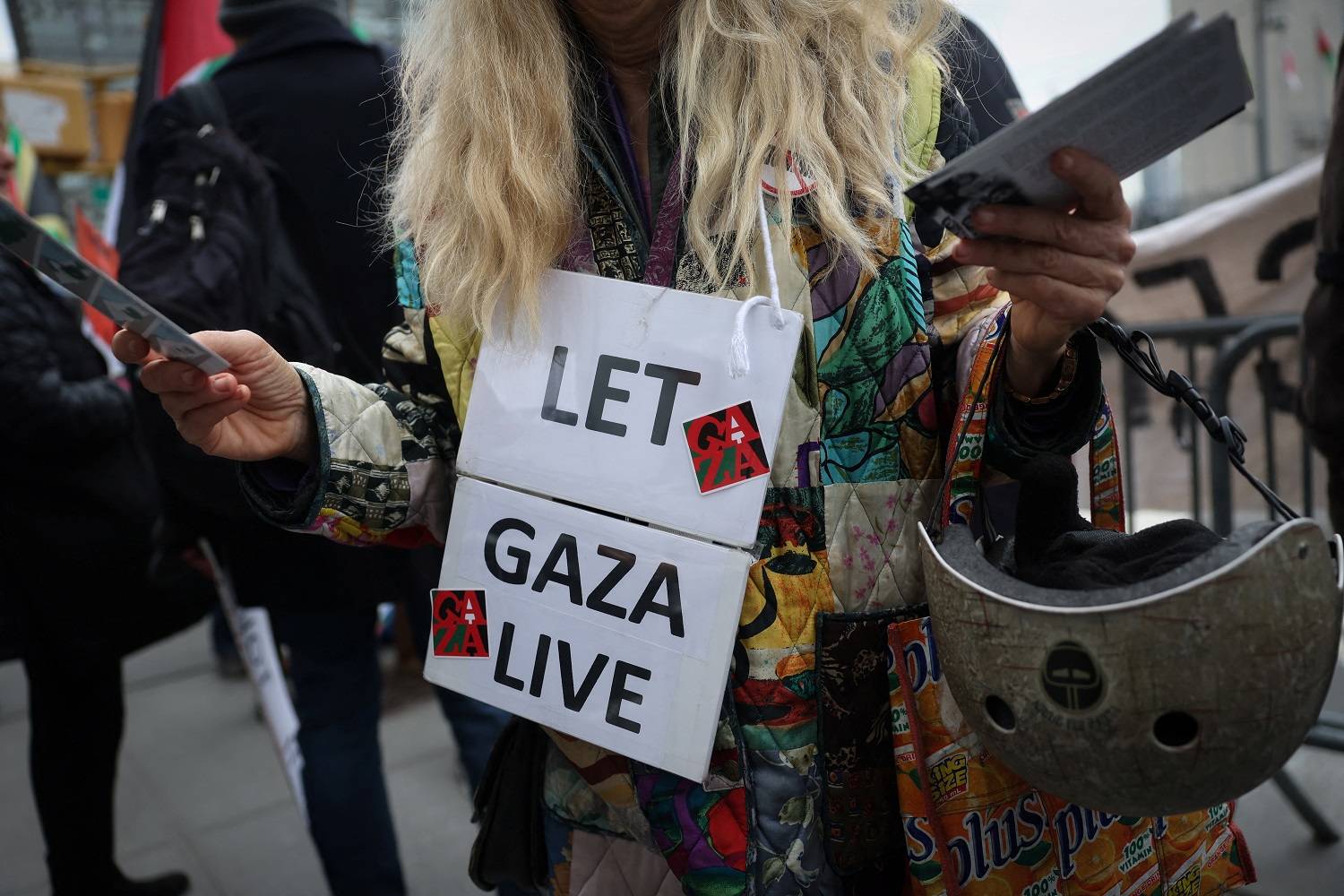 Manifestantes do lado de fora da ONU, em Nova York, em resposta ao fato de os EUA terem retirado o financiamento à UNRWA
31/01/2024
REUTERS/Mike Segar
