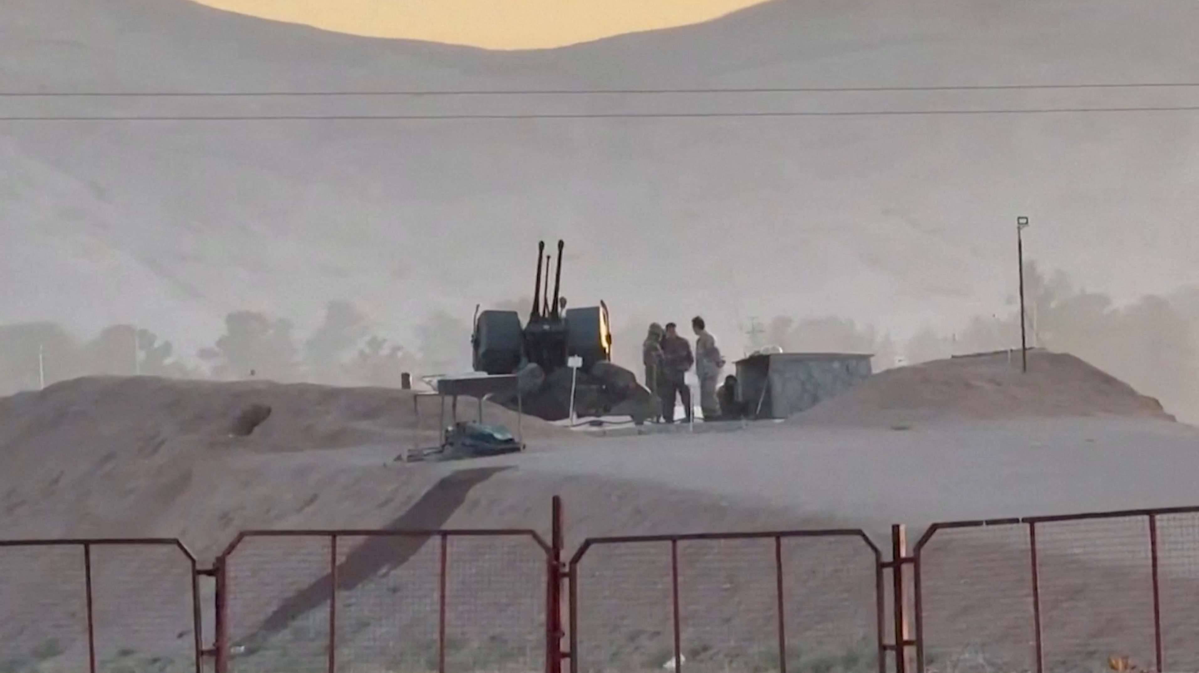 Militares fazem segurança de usina nucler de Isfahan no Irã - 19/4/2024 (West Asia News Agency - WANA/via Reuters)
