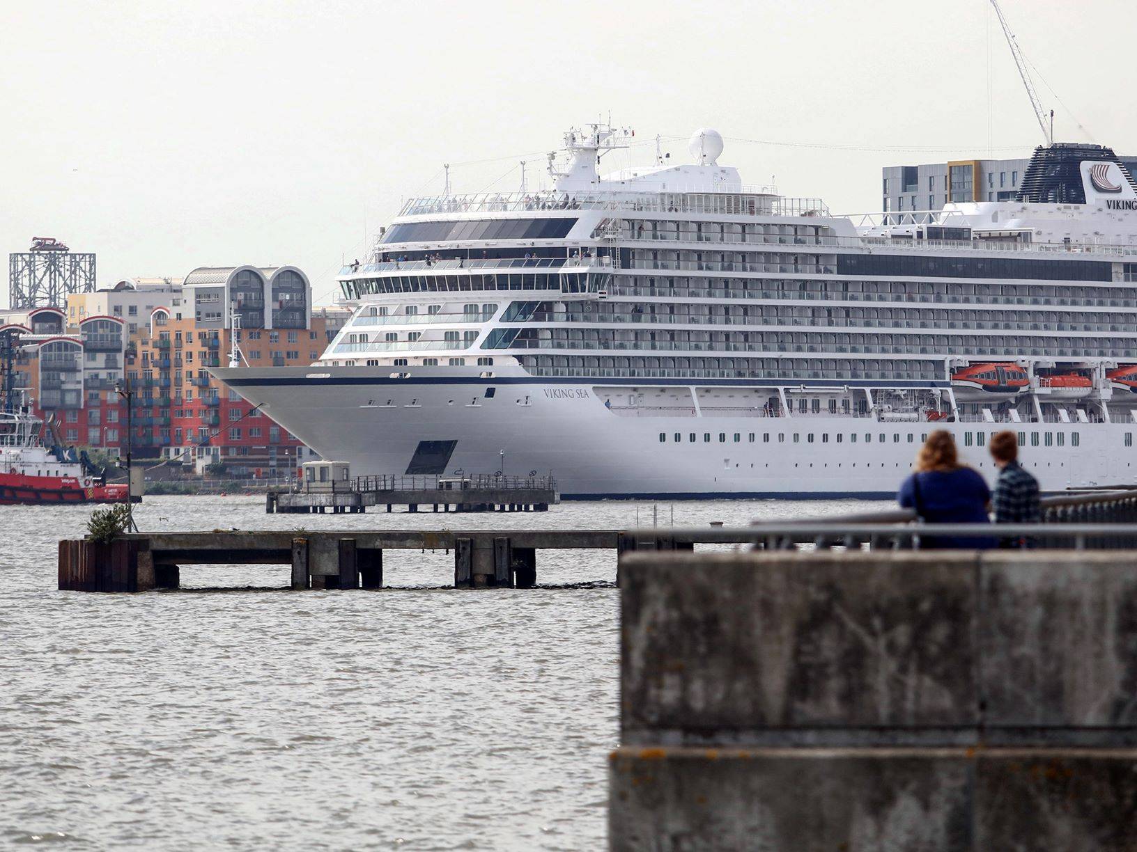 Cruzeiro da Viking navega pelo rio Tâmisa. Foto: Bloomberg