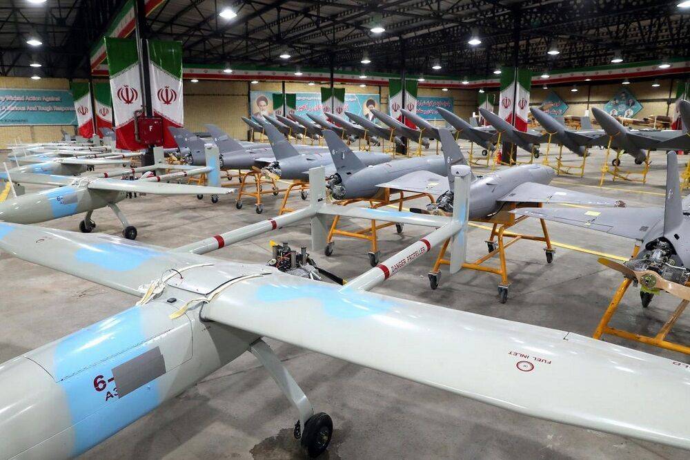 Drones iranianos anunciados pelo Ministério da Defesa do país (Foto: Divulgação do Ministério da Defesa do Irã, via agência IRNA)