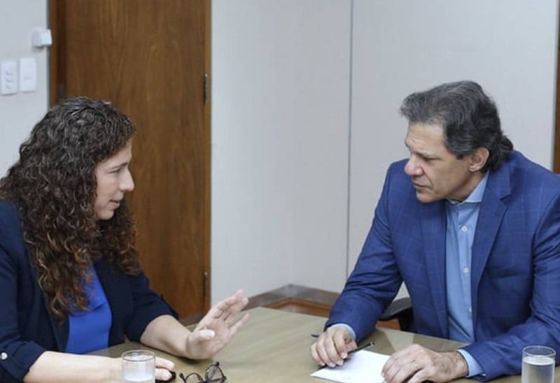 Esther Dweck, ministra da Gestão e Inovação em Serviços Públicos, e Fernando Haddad, ministro da Fazenda (Foto: Adalberto Marques/MGI)