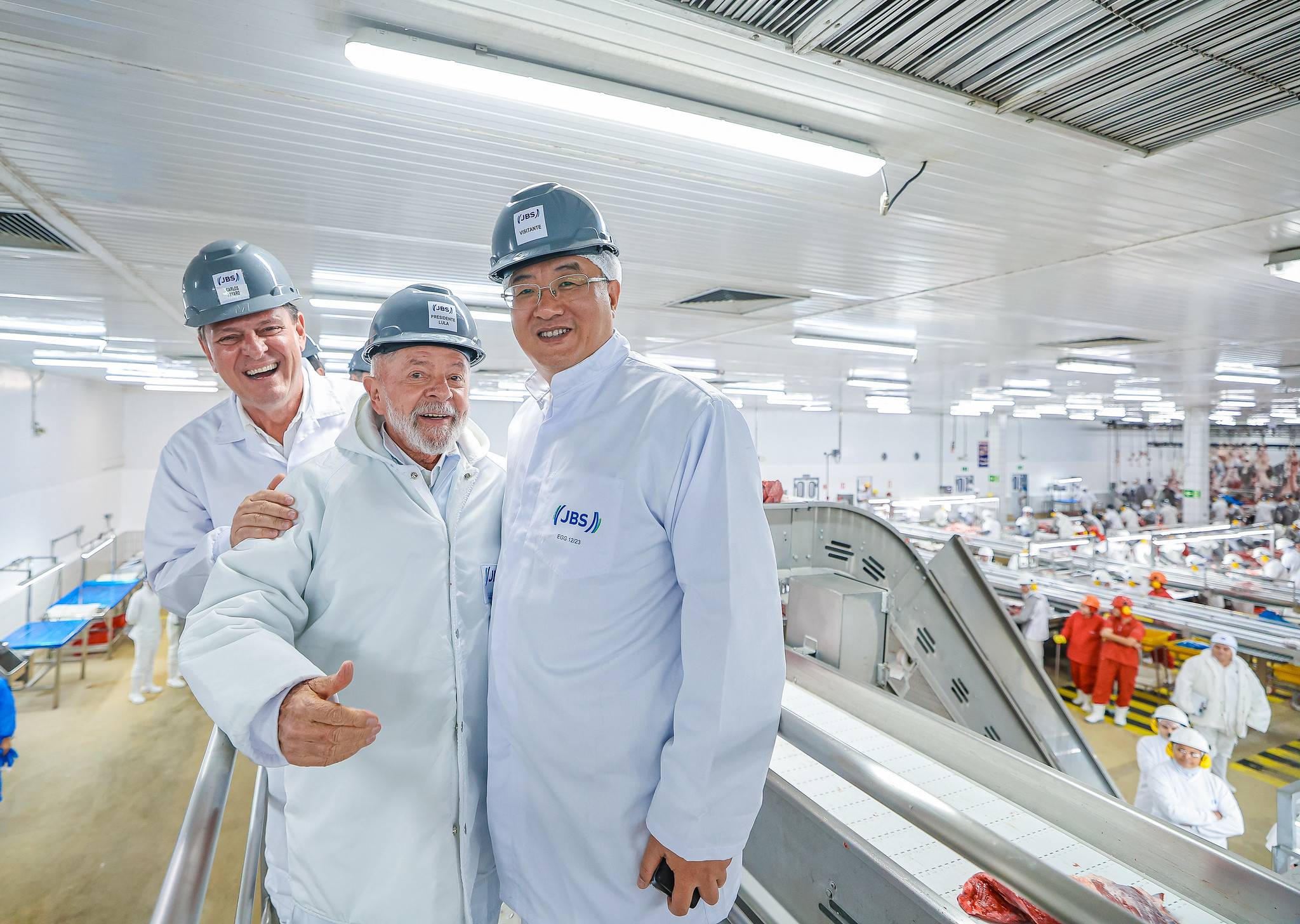 Em fábrica da JBS em Campo Grande (MS), o presidente Luiz Inácio Lula da Silva (PT) acompanhou a finalização do primeiro lote para embarque de carne para a China, a partir das plantas recém-habilitadas (Foto: Ricardo Stuckert/PR)