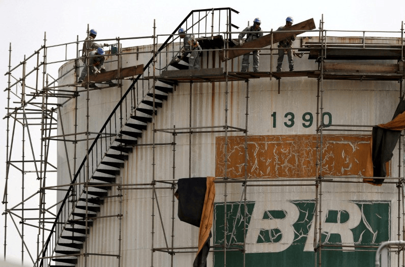 Tanque da Petrobras em Brasília 30/9/2015 REUTERS/Ueslei Marcelino/Arquivo