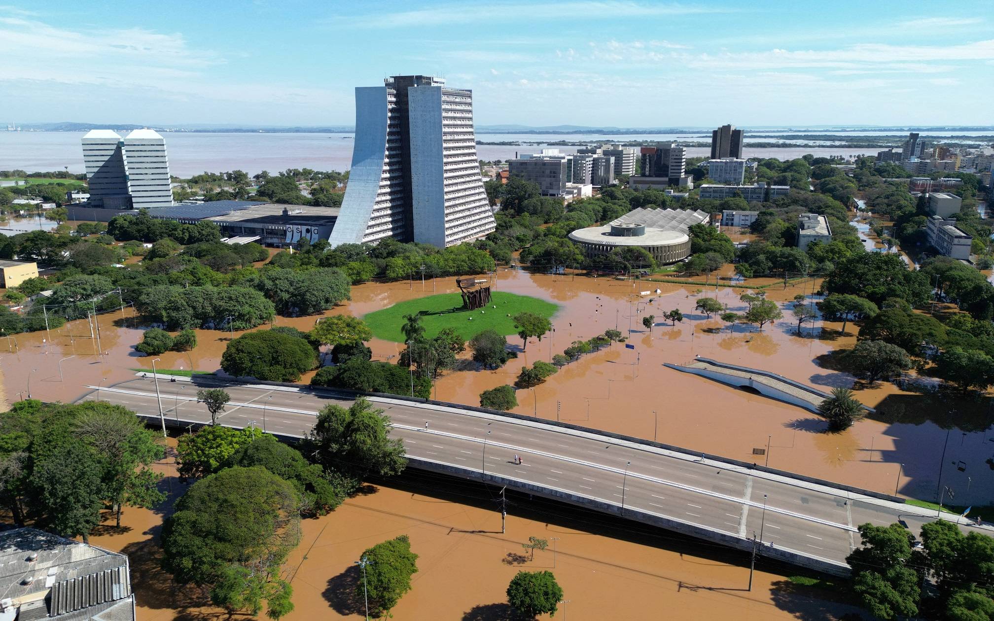 Vista aérea do centro de Porto Alegre inundado pelas chuvas
(REUTERS/Diego Vara)