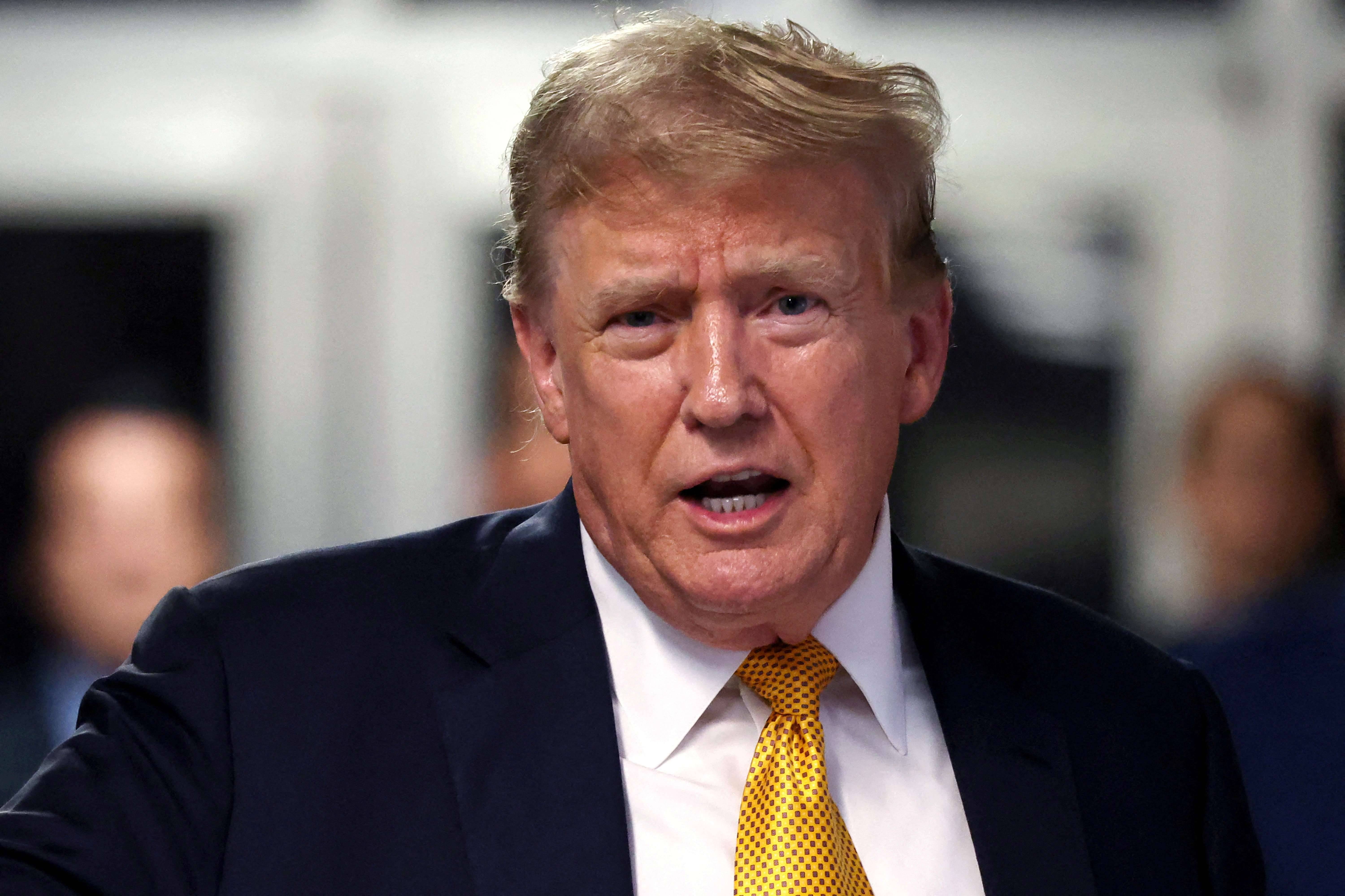 Ex-presidente e candidato republicano à Presidência dos EUA, Donald Trump, no do lado de fora de tribunal em Nova York - 21/05/2024 (Foto: Michael M. Santiago/Pool via Reuters)