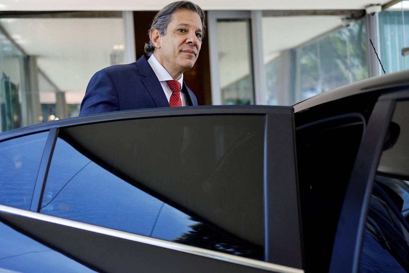 Ministro da Fazenda, Fernando Haddad, entra em carro na frente do minsitério, em Brasília (REUTERS/Ueslei Marcelino)
28/12/2023
REUTERS/Ueslei Marcelino
