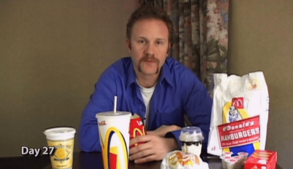 O diretor Morgan Spurlock, em cena de "Super Size Me" (Reprodução)
