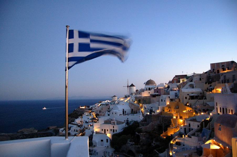 Cidade de Oia, em Santorini,Grécia. (Foto: Matt Artz/ Unsplash)