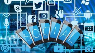 Imagem com celulares e redes sociais