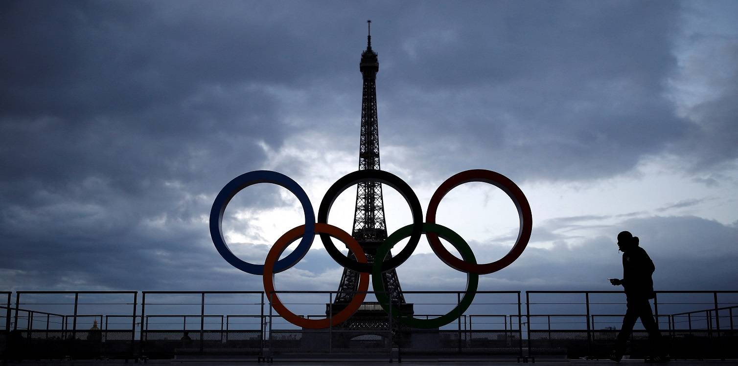 Anéis olímpicos com Torre Eiffel
 14/9/2017   REUTERS/Christian Hartmann