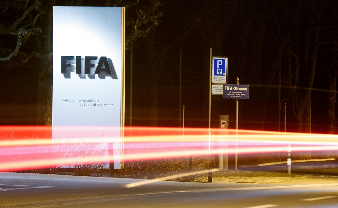 Logo da Fifa perto de sua sede em Zurique (REUTERS/Arnd Wiegmann)