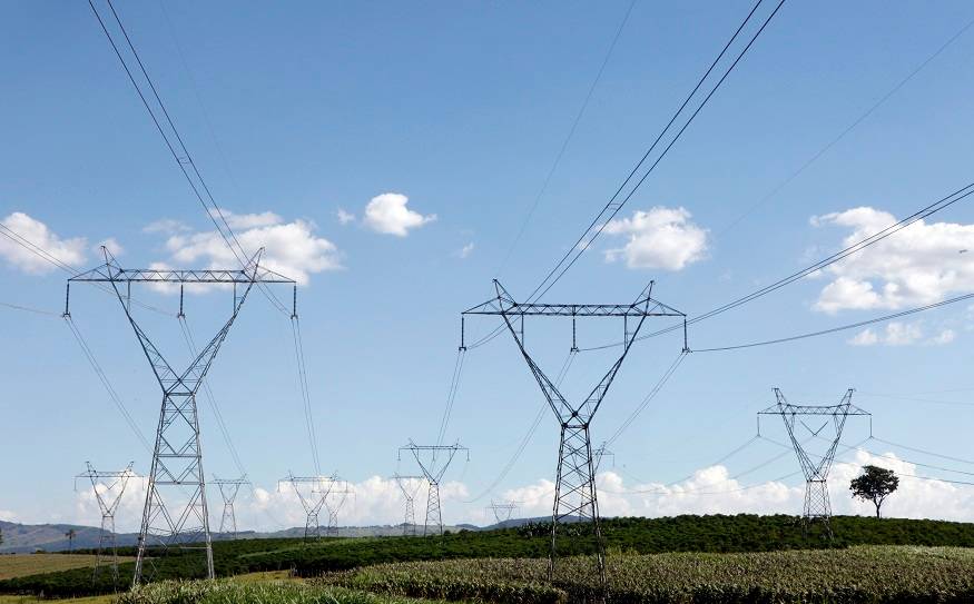 Linhas de transmissão de energia em Santo Antônio do Jardim (REUTERS/Paulo Whitaker)