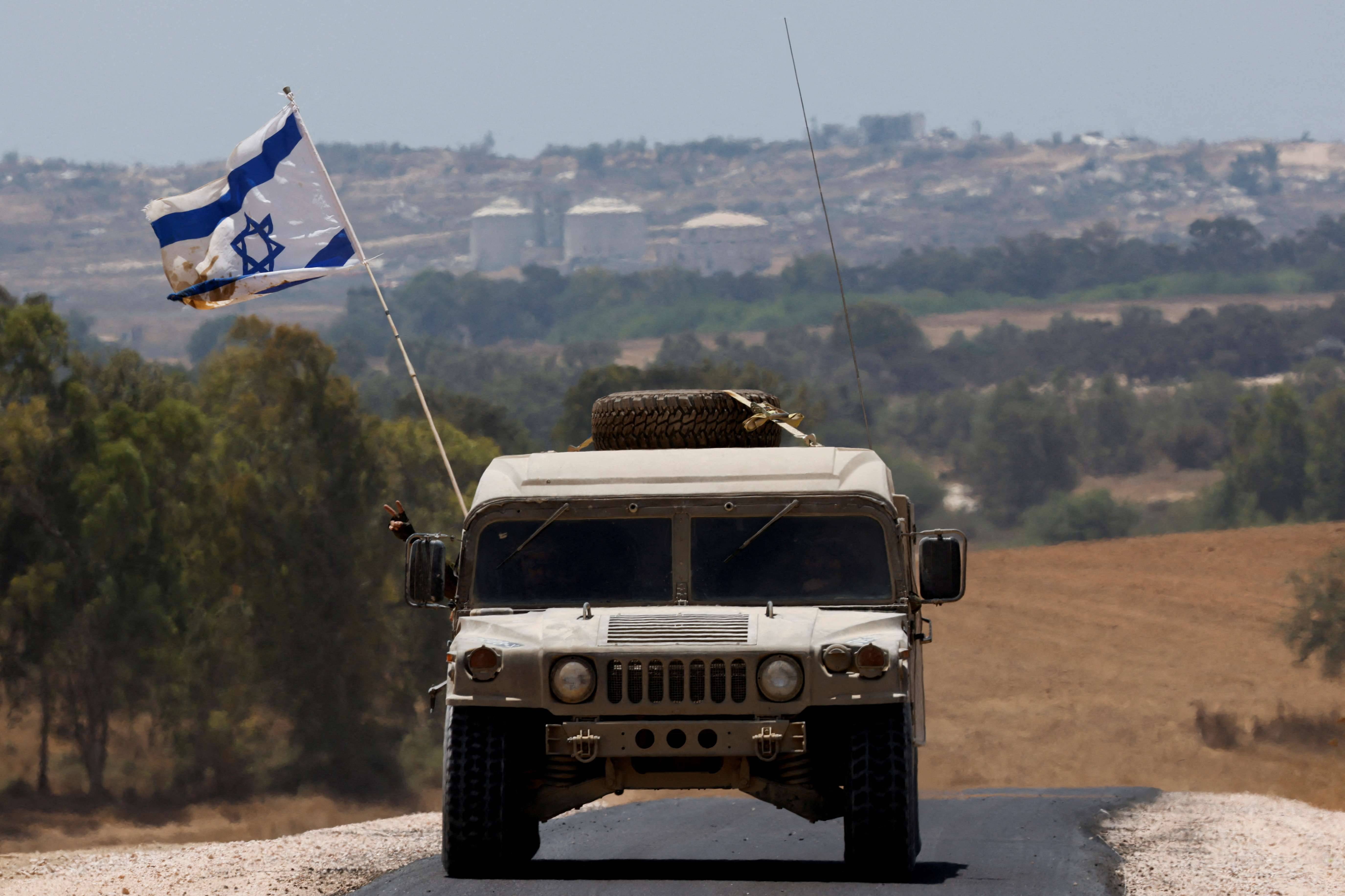Veículo militar perto da fronteira Israel-Gaza - 20/6/2024 (Foto: Amir Cohen/Reuters)