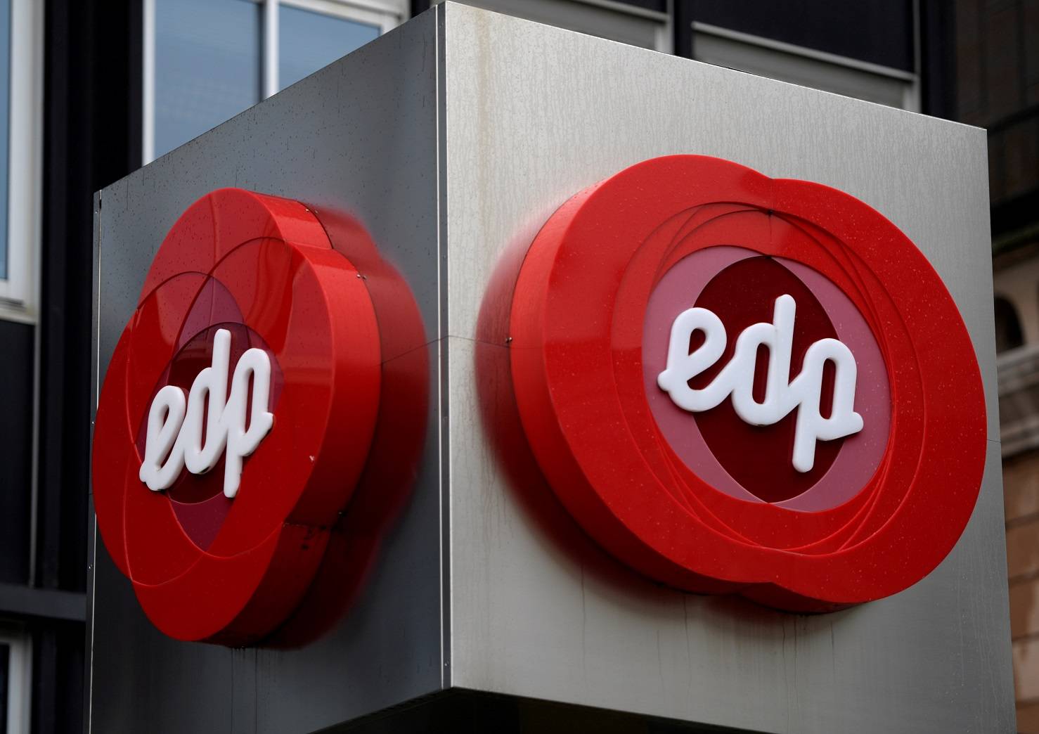Logo da EDP em escritório da companhia
14/05/2018
REUTERS/Eloy Alonso